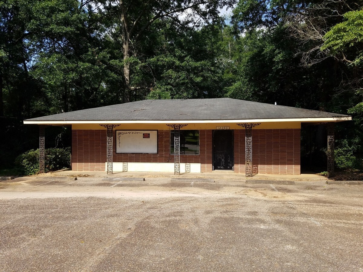 12395 Cottonwood Rd, Cottonwood, AL 36320