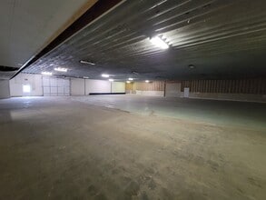 2485 E Highway 163, Pella, IA for lease Interior Photo- Image 1 of 4