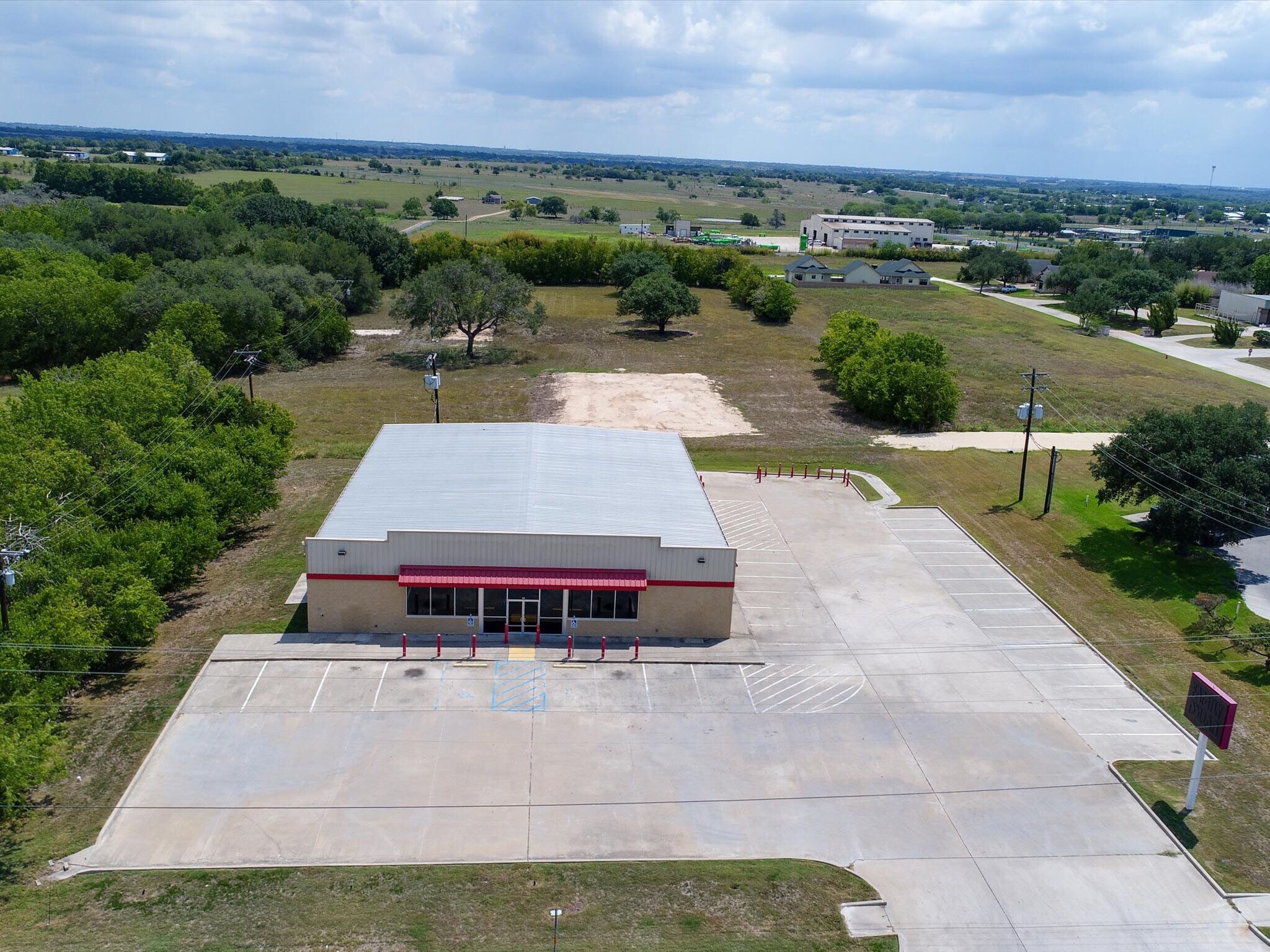 82-n-kessler-ave-schulenburg-tx-78956-loopnet