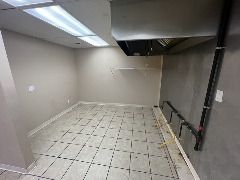 3790 E William Street Rd, Decatur, IL for lease - Interior Photo - Image 3 of 8