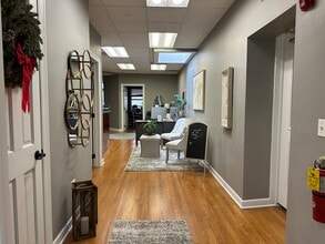 202 W Main St, St Charles, IL for lease Building Photo- Image 1 of 5