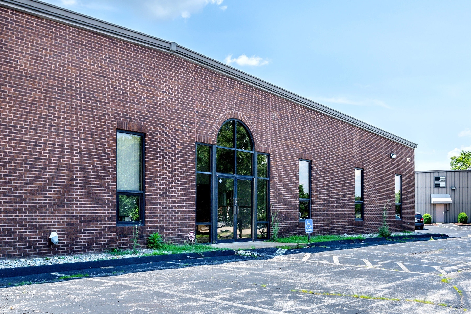 617 Cepi Dr, Chesterfield, MO for lease Interior Photo- Image 1 of 28