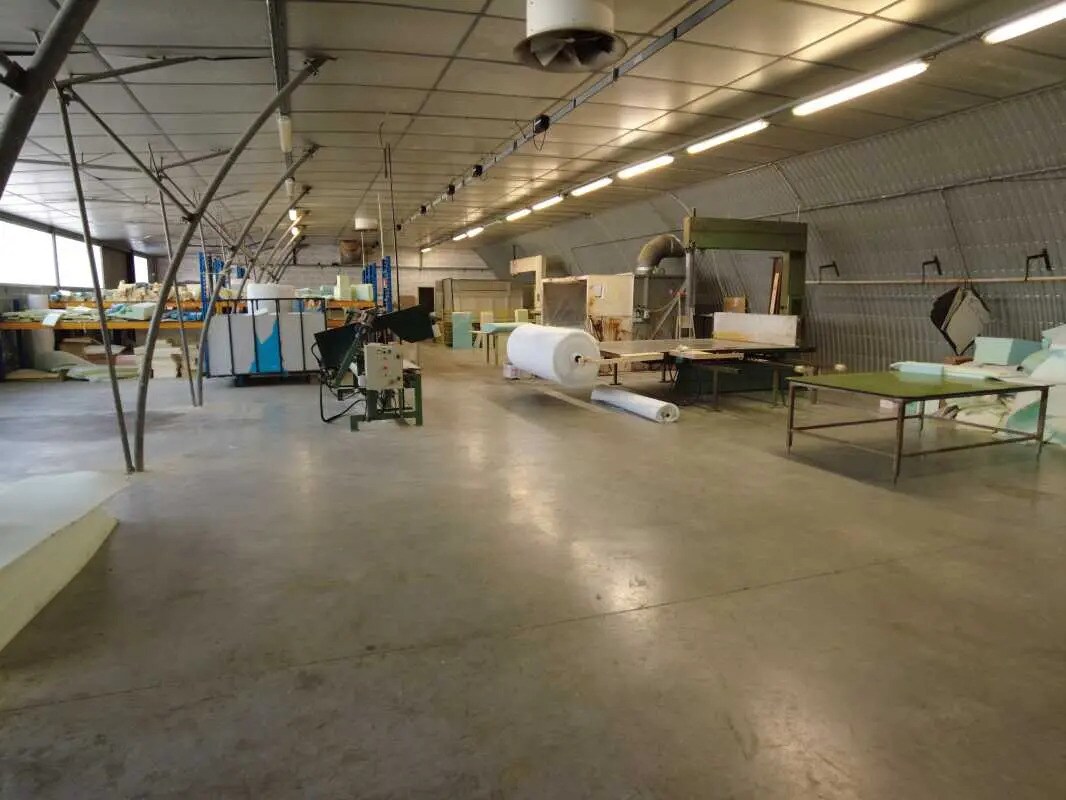 Flex in Béthisy-Saint-Pierre for lease Interior Photo- Image 1 of 4