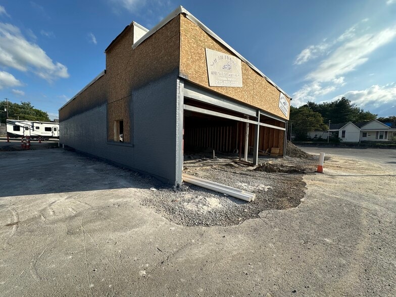 300 W Main St, Lebanon, KY for lease - Building Photo - Image 1 of 6
