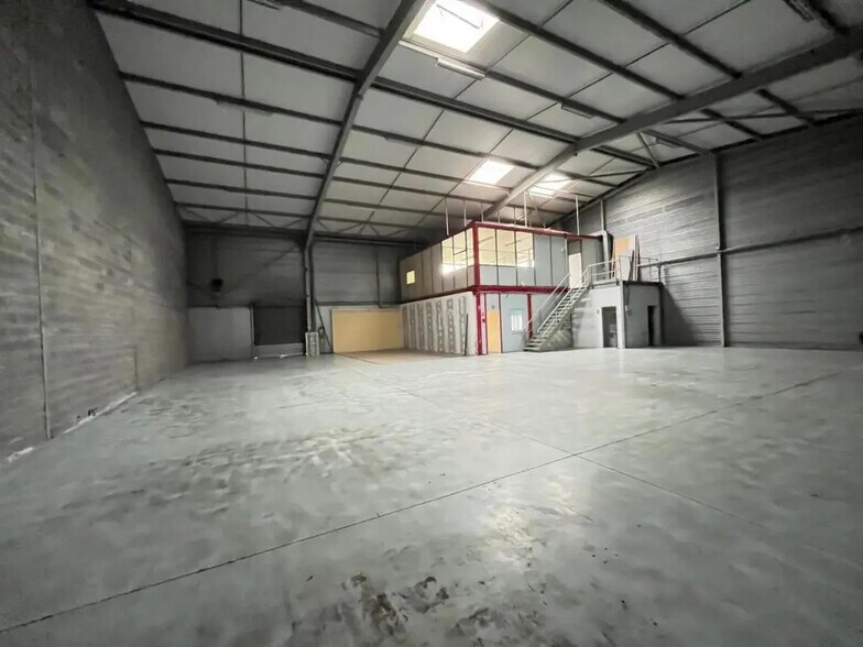 Flex in VILLENEUVE-D'ASCQ for lease - Interior Photo - Image 2 of 5