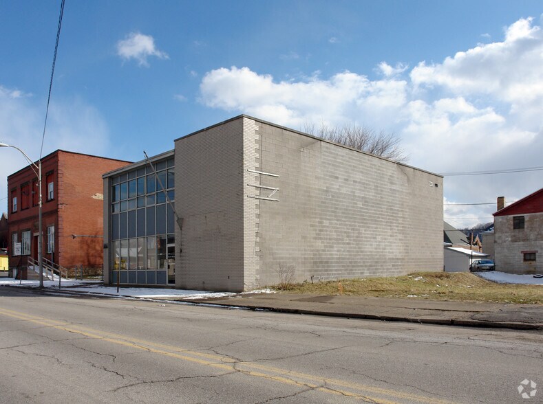 234-236 W 6th St, East Liverpool, OH for lease - Building Photo - Image 3 of 3