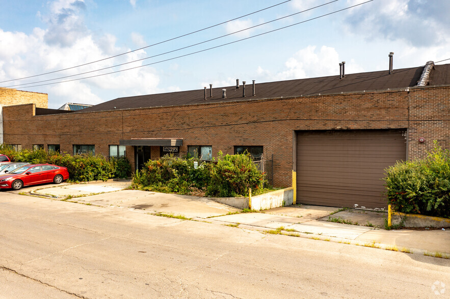 5851 W Dickens Ave, Chicago, IL for lease - Primary Photo - Image 1 of 21