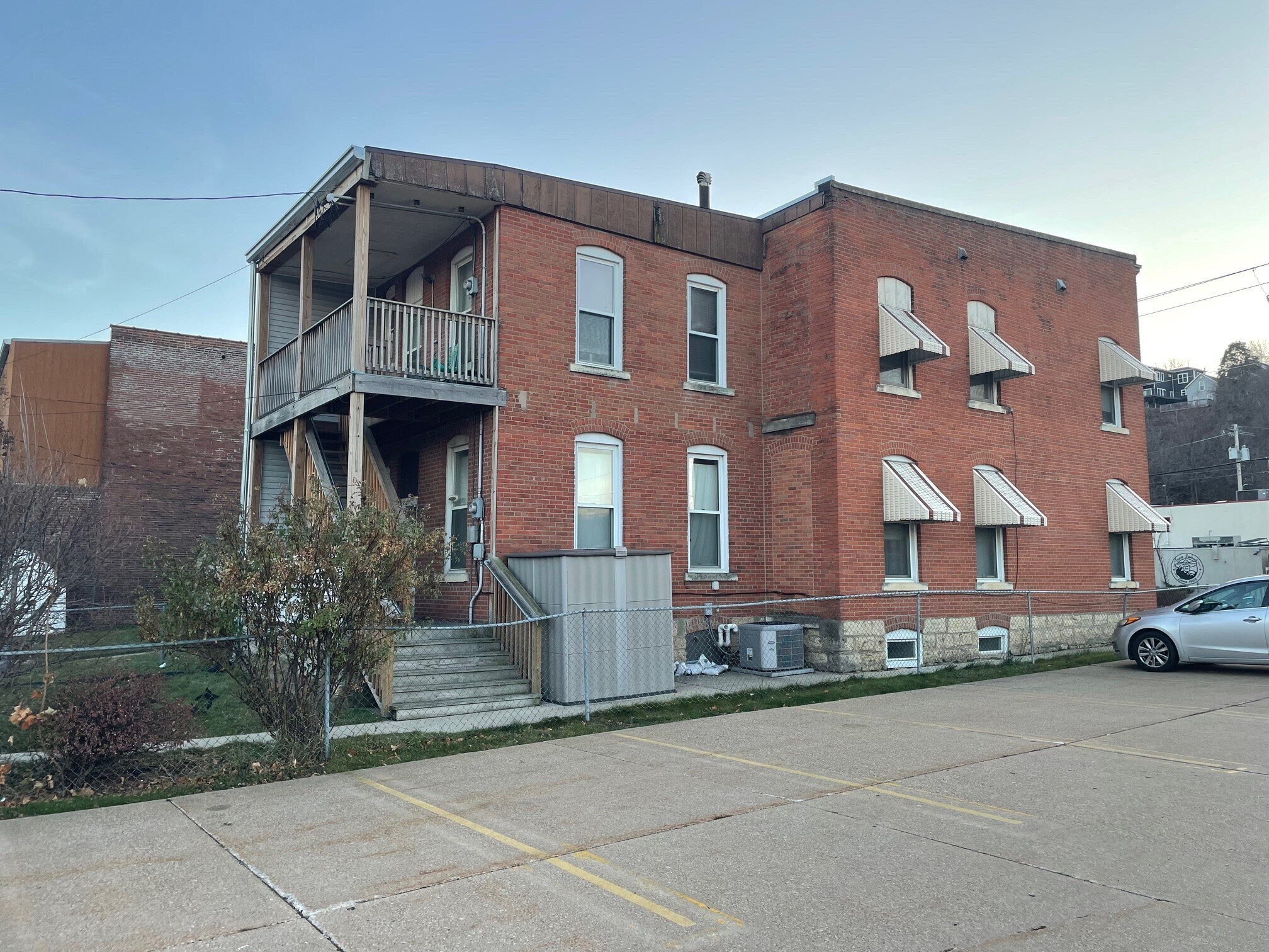 2018 White St, Dubuque, IA 52001