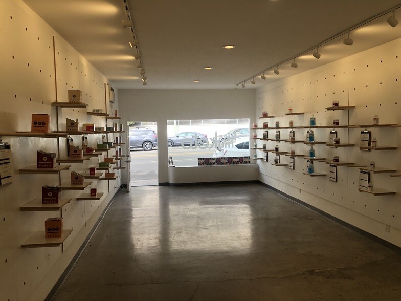 8009 melrose ave