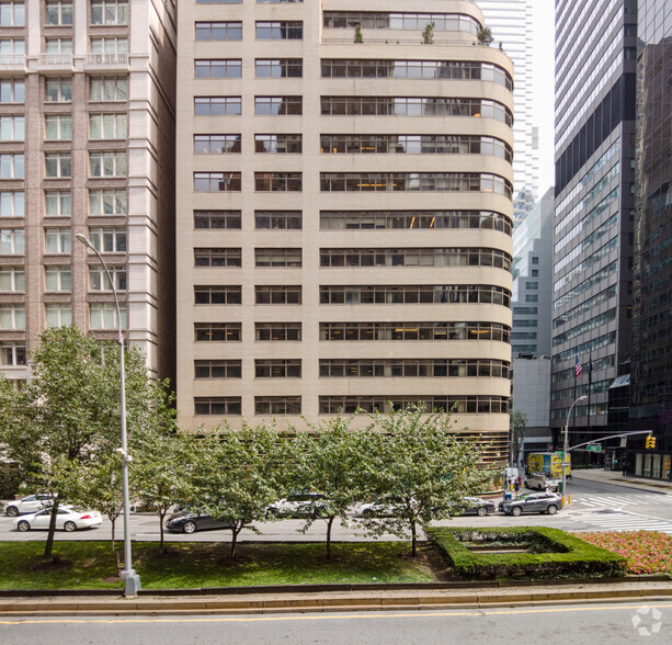 505 Park Ave, New York, NY for lease - Building Photo - Image 2 of 7