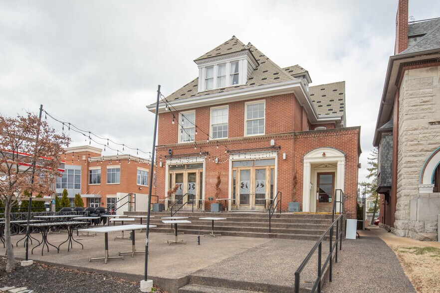 4239 Lindell Blvd, Saint Louis, MO 63108