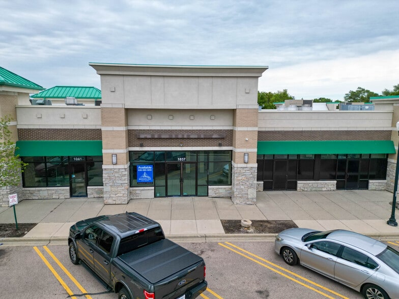 1021-1057 Fountain View Dr, Carol Stream, IL for lease - Building Photo - Image 3 of 4