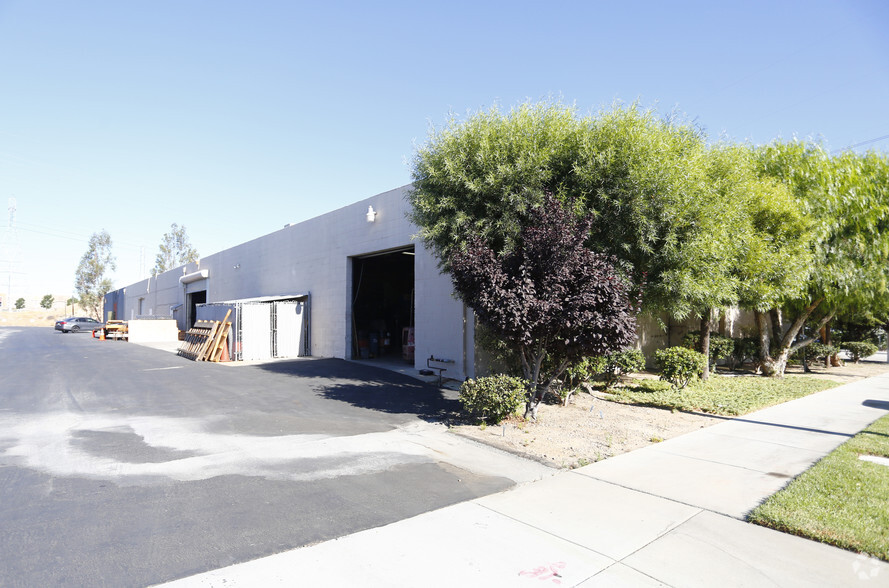 26541 Ruether Ave, Santa Clarita, CA for lease - Building Photo - Image 1 of 4