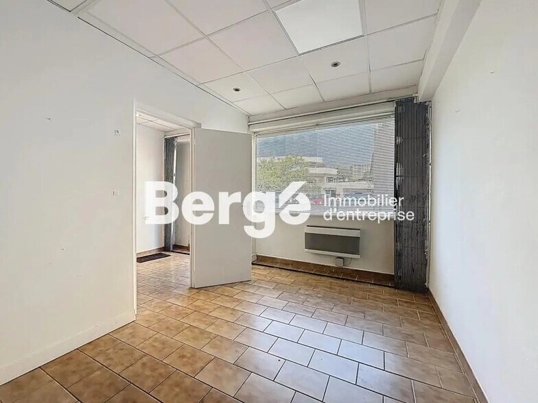 Office in Saint-Laurent-du-Var for lease - Interior Photo - Image 3 of 10