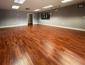 1350 S Orlando Ave, Winter Park, FL for lease Lobby- Image 1 of 8