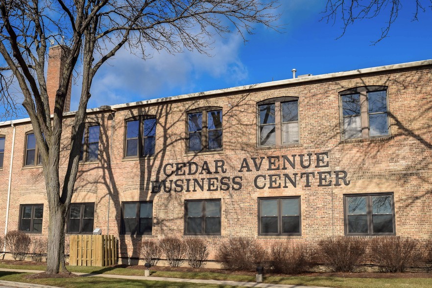 1020 Cedar Ave, St Charles, IL for lease - Building Photo - Image 1 of 11