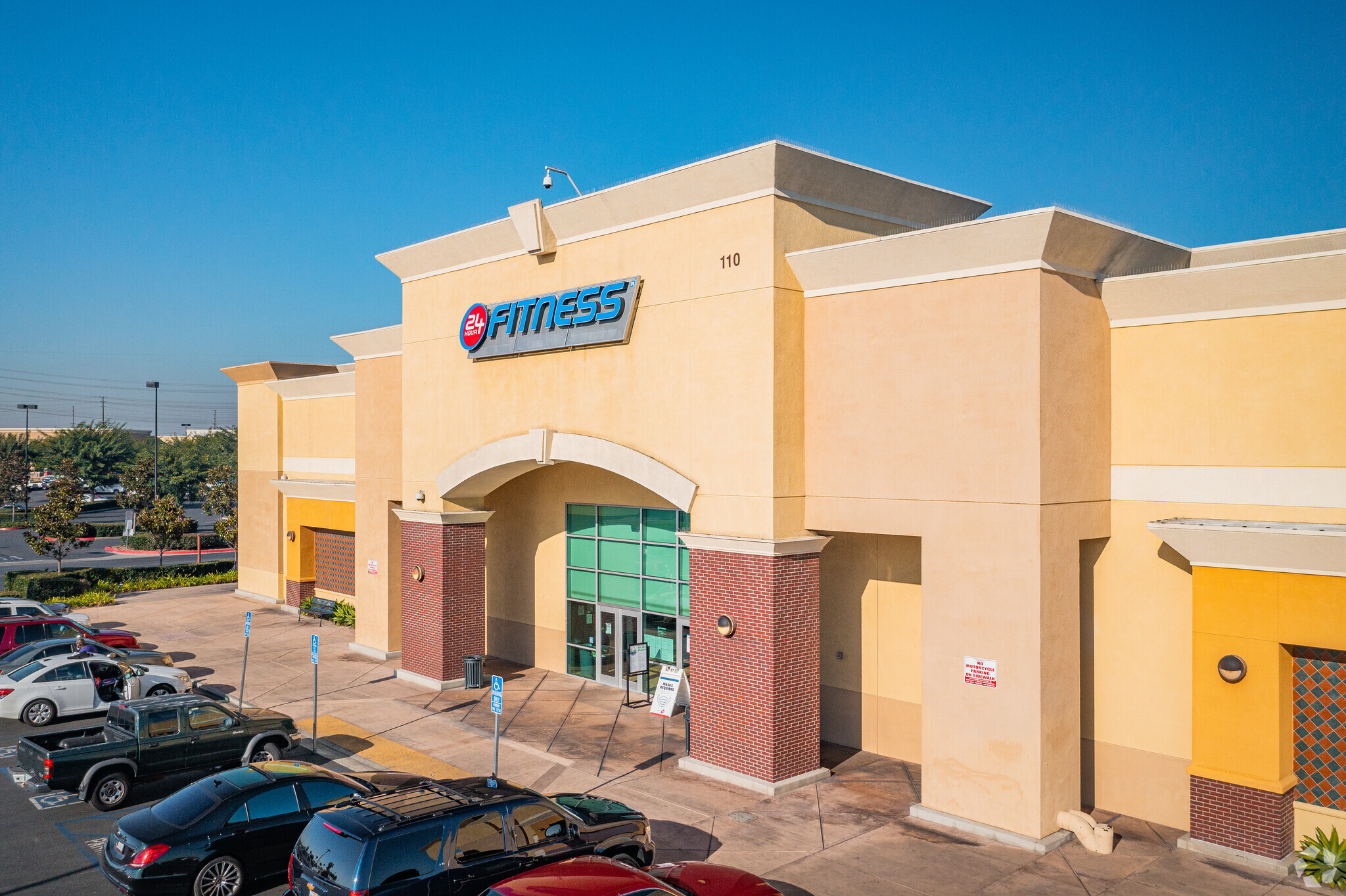 200-208 Towne Center Dr, Compton, CA for lease Primary Photo- Image 1 of 9