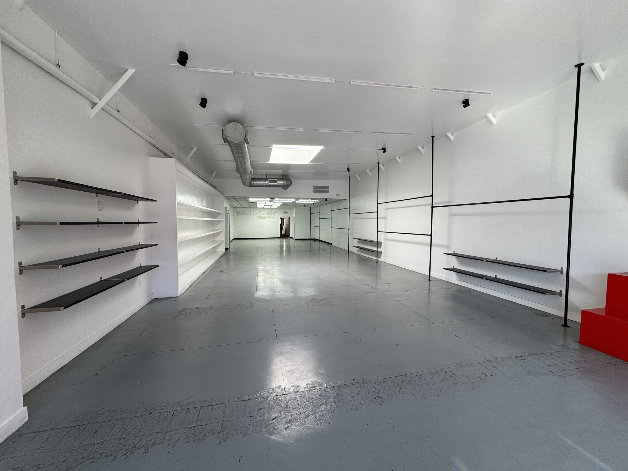 455 N Fairfax Ave, Los Angeles, CA for lease Interior Photo- Image 1 of 7