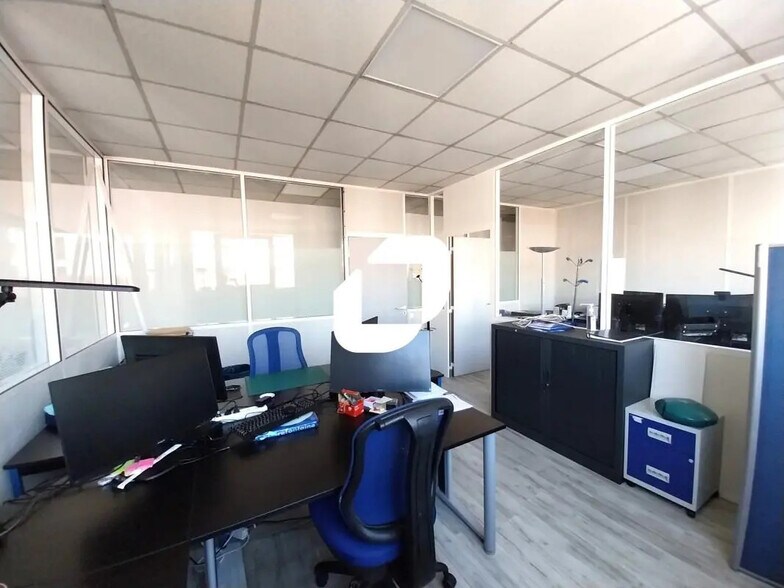 Office in Alfortville for lease - Interior Photo - Image 2 of 13