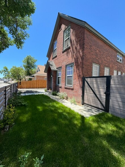 Elko Ave Portfolio portfolio of 2 properties for sale on LoopNet.com - Building Photo - Image 2 of 25