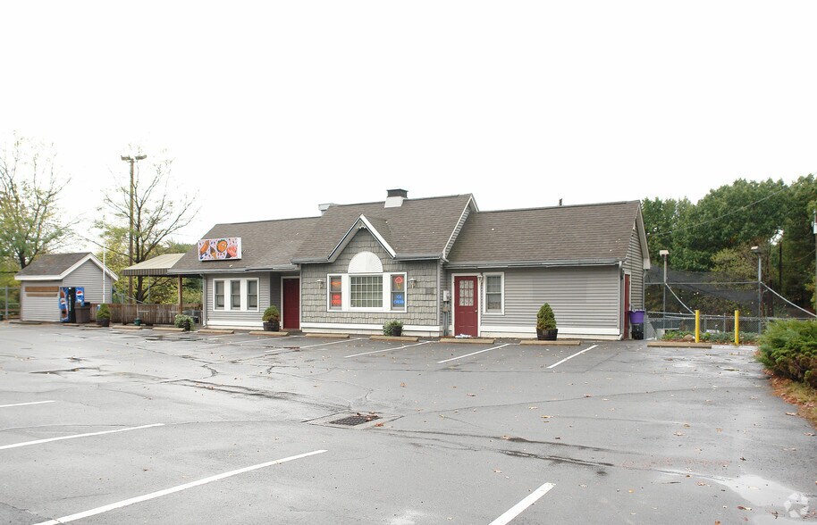 2060 West St, Southington, CT 06489