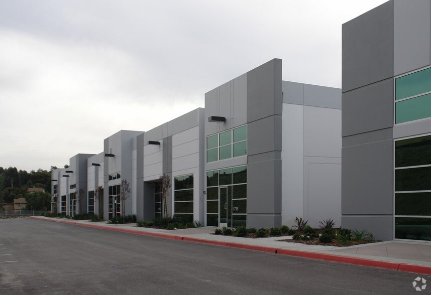 1738-1752 Ord Way, Oceanside, CA for lease - Building Photo - Image 1 of 4