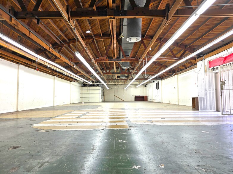 2701 S Broadway, Los Angeles, CA for lease - Building Photo - Image 3 of 9