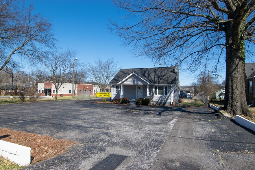 124 Two Mile Pike, Goodlettsville, TN 37072 Office/Retail for Lease
