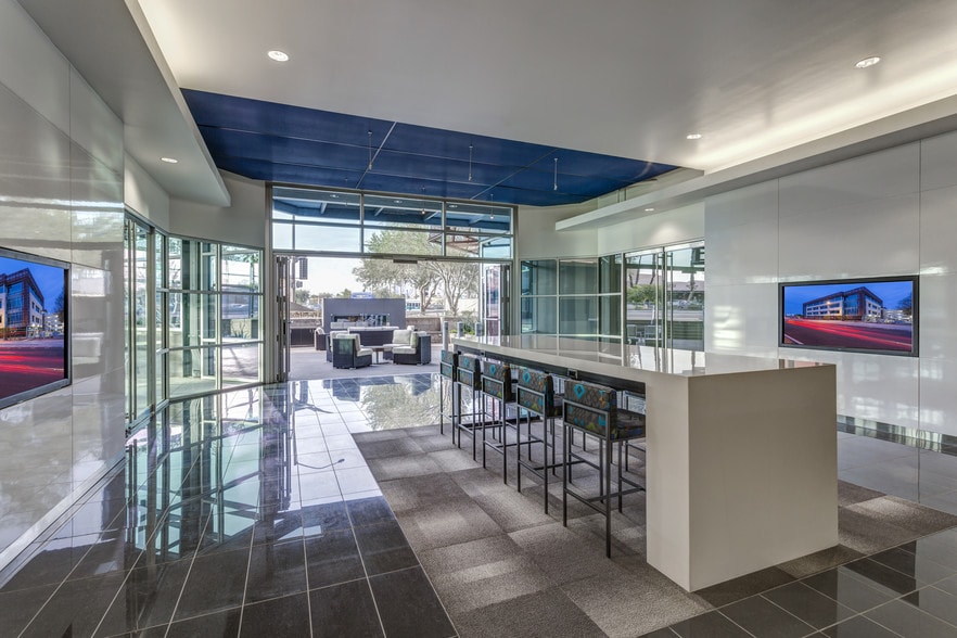 1355 N Scottsdale Rd, Scottsdale, AZ for lease - Interior Photo - Image 3 of 18