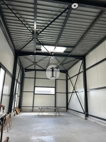 Flex in Petite-Forêt for lease - Interior Photo - Image 3 of 4