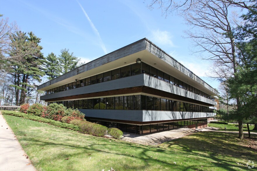 20 Security Dr, Avon, CT for sale - Primary Photo - Image 1 of 1