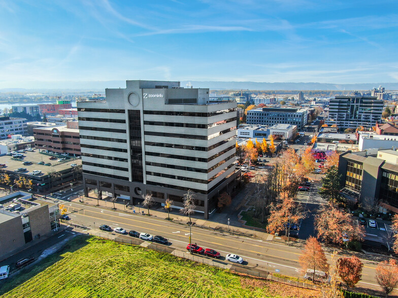 805 Broadway St, Vancouver, WA for lease - Building Photo - Image 1 of 10