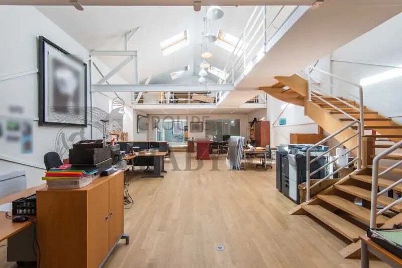 Office in Puteaux for lease - Building Photo - Image 1 of 9