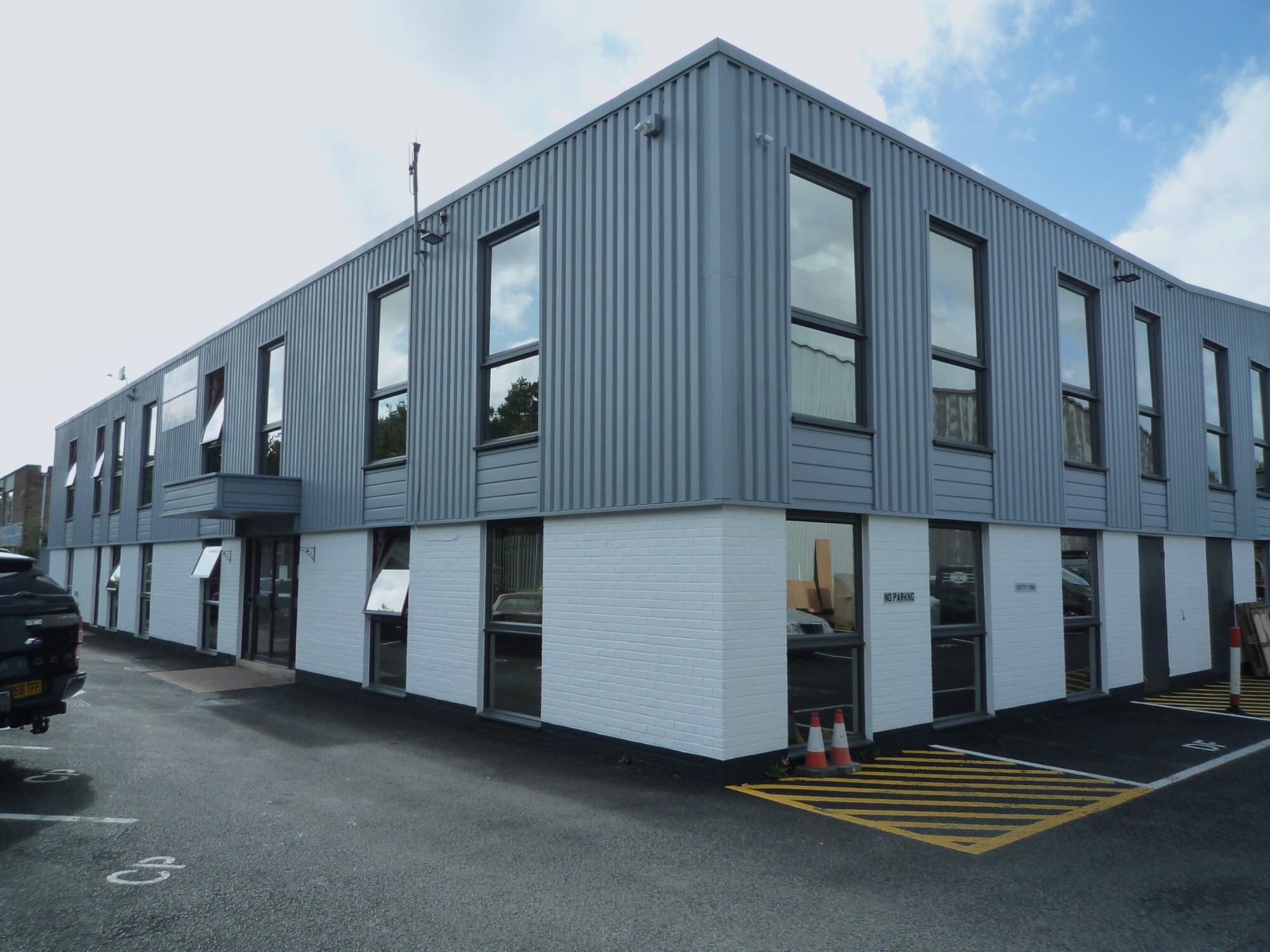 4B Invincible Rd, Farnborough for lease Building Photo- Image 1 of 4