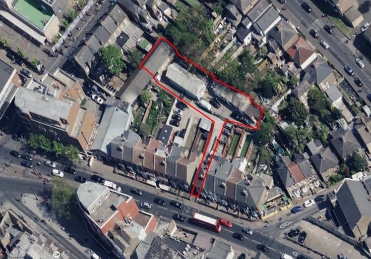 Unit 20A,20B &20C Hanworth Road portfolio of 3 properties for sale on LoopNet.com - Building Photo - Image 2 of 9