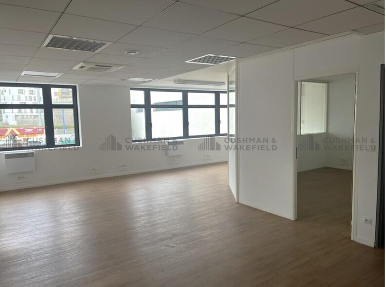 16 Rue Jean Jacques Rousseau, Issy-les-Moulineaux for lease - Building Photo - Image 3 of 24