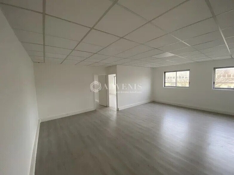 Office in Trappes for sale - Interior Photo - Image 1 of 8