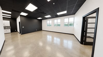 525 Woodland Square Blvd, Conroe, TX for lease Interior Photo- Image 1 of 3