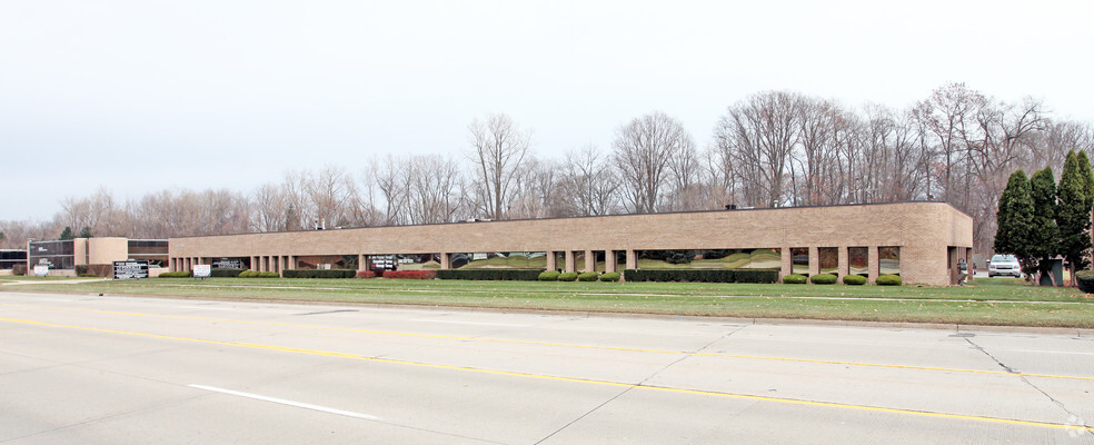 37400 Garfield Rd, Clinton Township, MI for lease - Building Photo - Image 2 of 3