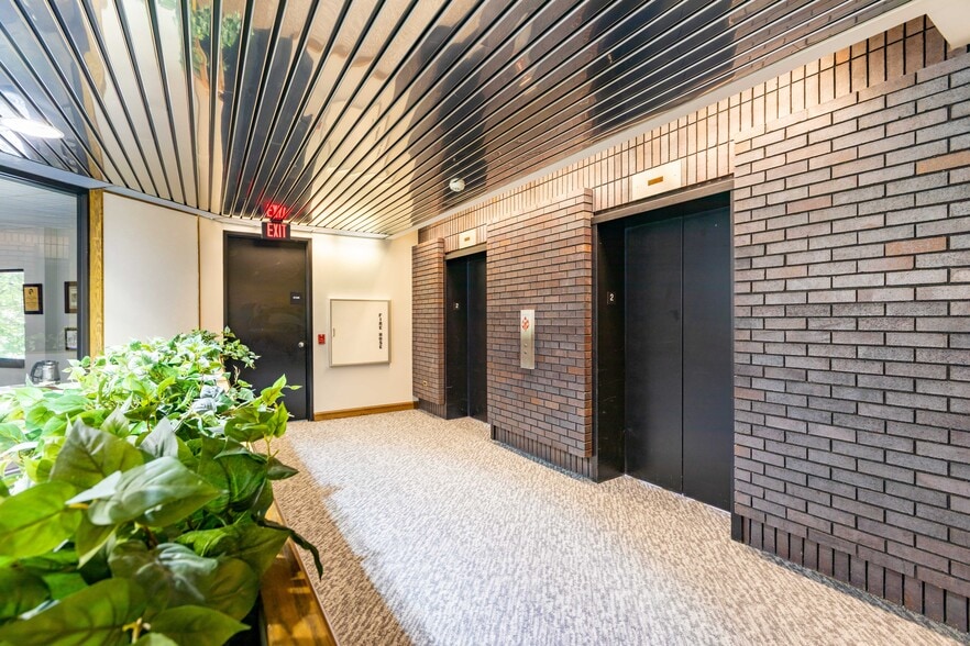 10 S Main St, Mount Clemens, MI for lease - Building Photo - Image 3 of 13