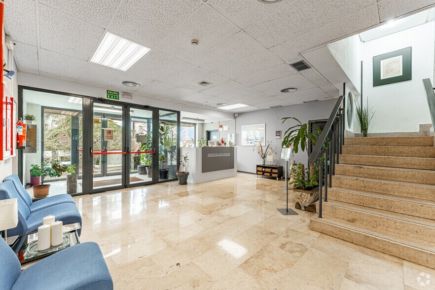 Office in Coslada, Madrid for sale - Building Photo - Image 3 of 3