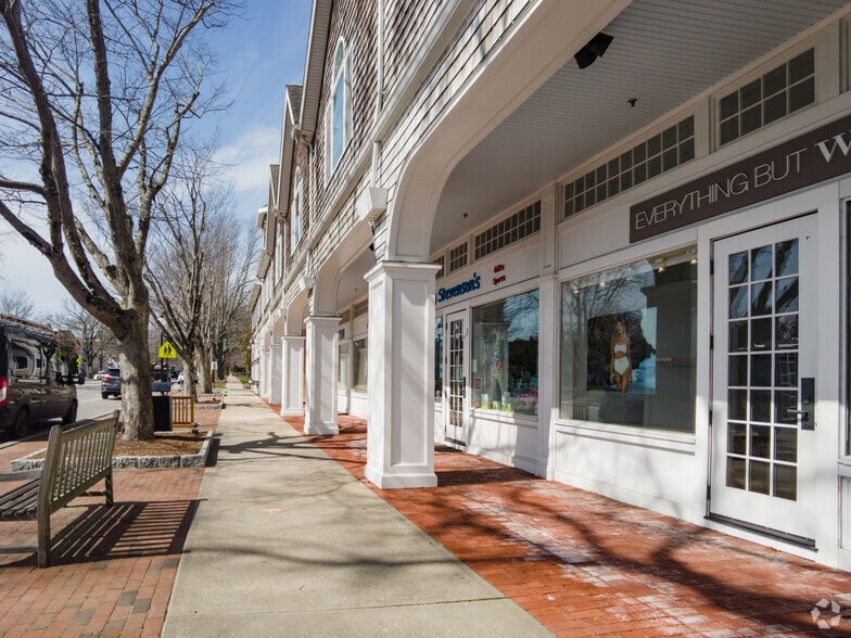 66 Newtown Ln, East Hampton, NY for lease - Building Photo - Image 2 of 8