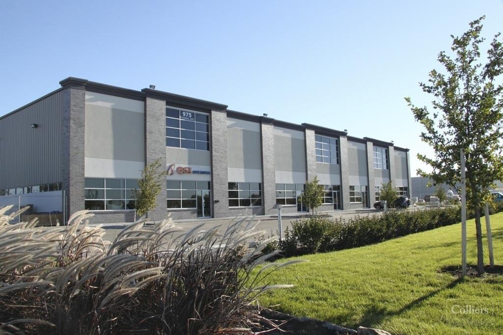 975 Thomas Ave, Winnipeg, MB for lease Building Photo- Image 1 of 3