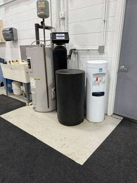 1981 Bucktail Ln, Sugar Grove, IL for sale - Building Photo - Image 2 of 17