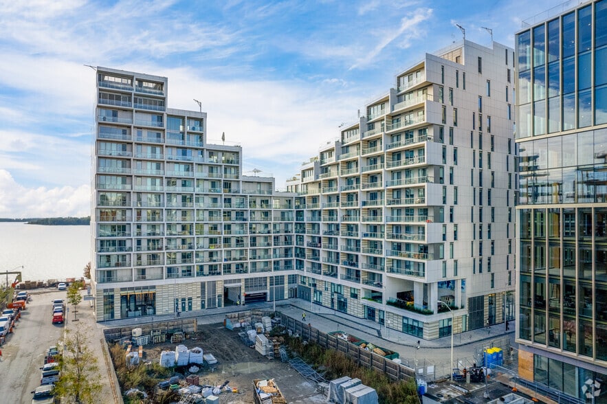 110-118 Merchants' Wharf, Toronto, ON for lease - Building Photo - Image 2 of 4