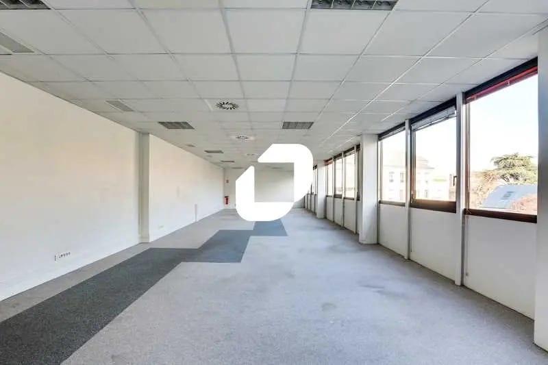 21-23 Avenue Du Général Leclerc, Bourg-la-Reine for lease - Interior Photo - Image 2 of 16