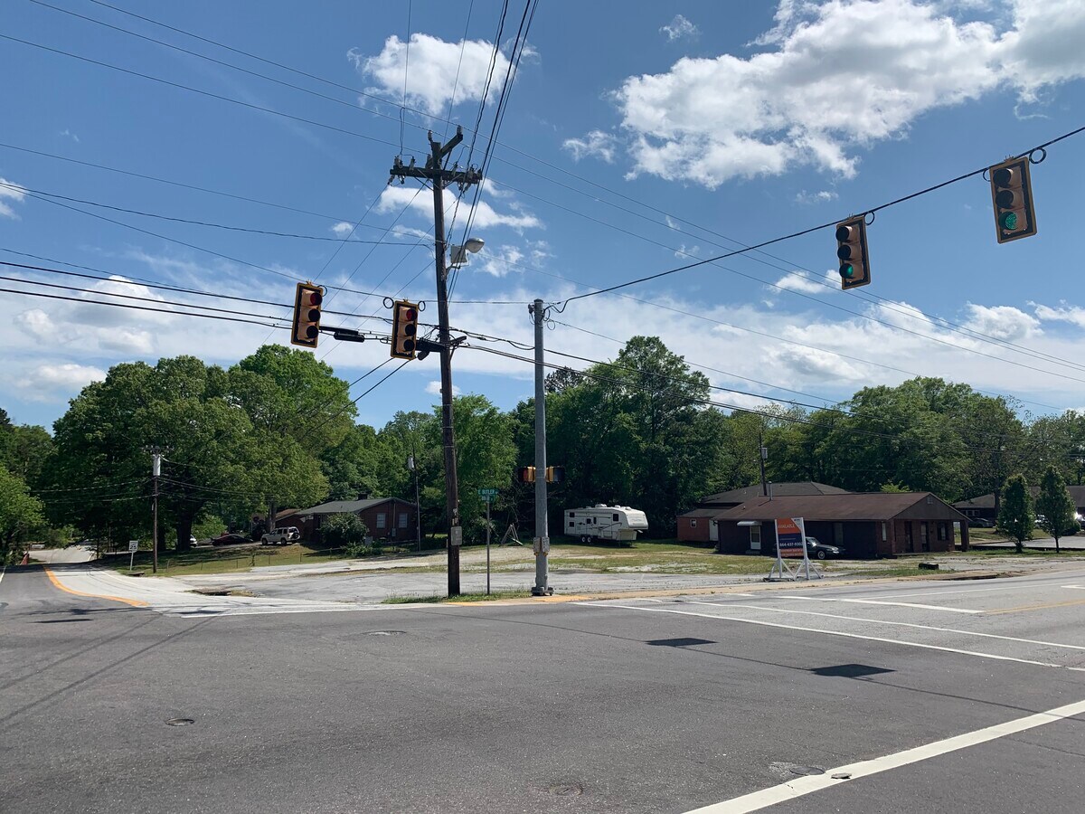 120 E Butler Rd, Mauldin, SC 29662