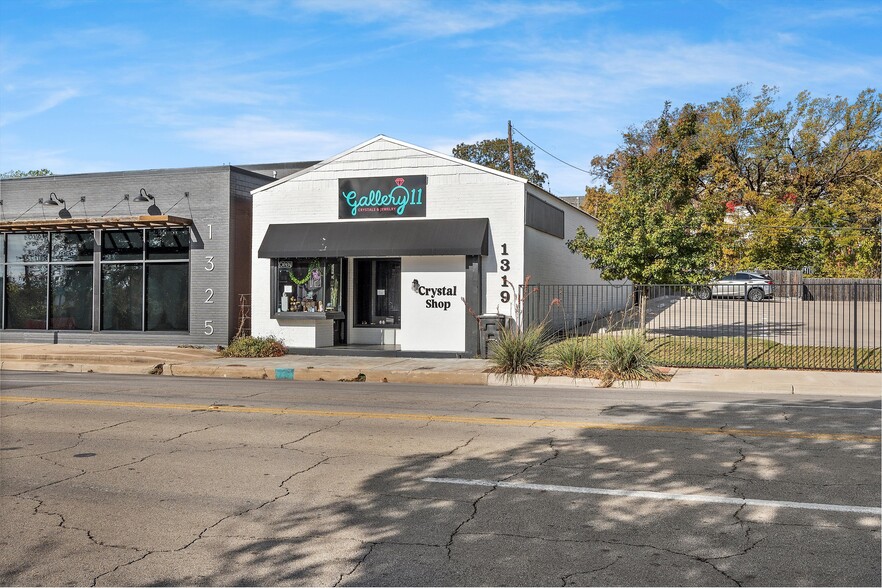 1319 Austin Ave, Waco, TX for lease - Building Photo - Image 2 of 6