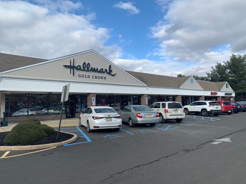 1a Village Center Dr, Freehold, NJ for lease - Building Photo - Image 2 of 17