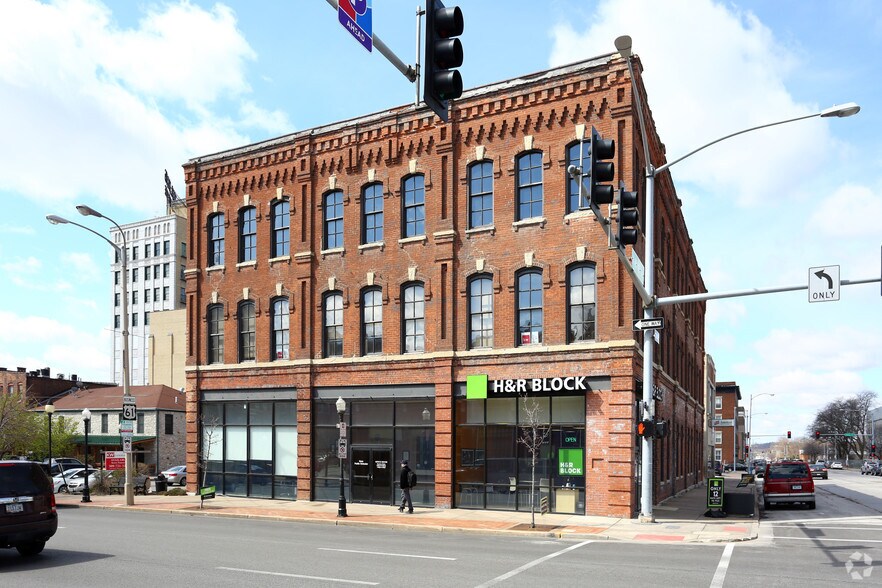 332 N Harrison St, Davenport, IA for lease - Primary Photo - Image 1 of 12